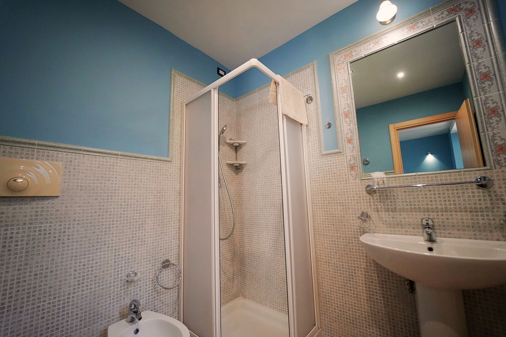 Studio | Bathroom
