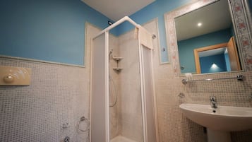 Studio | Bathroom