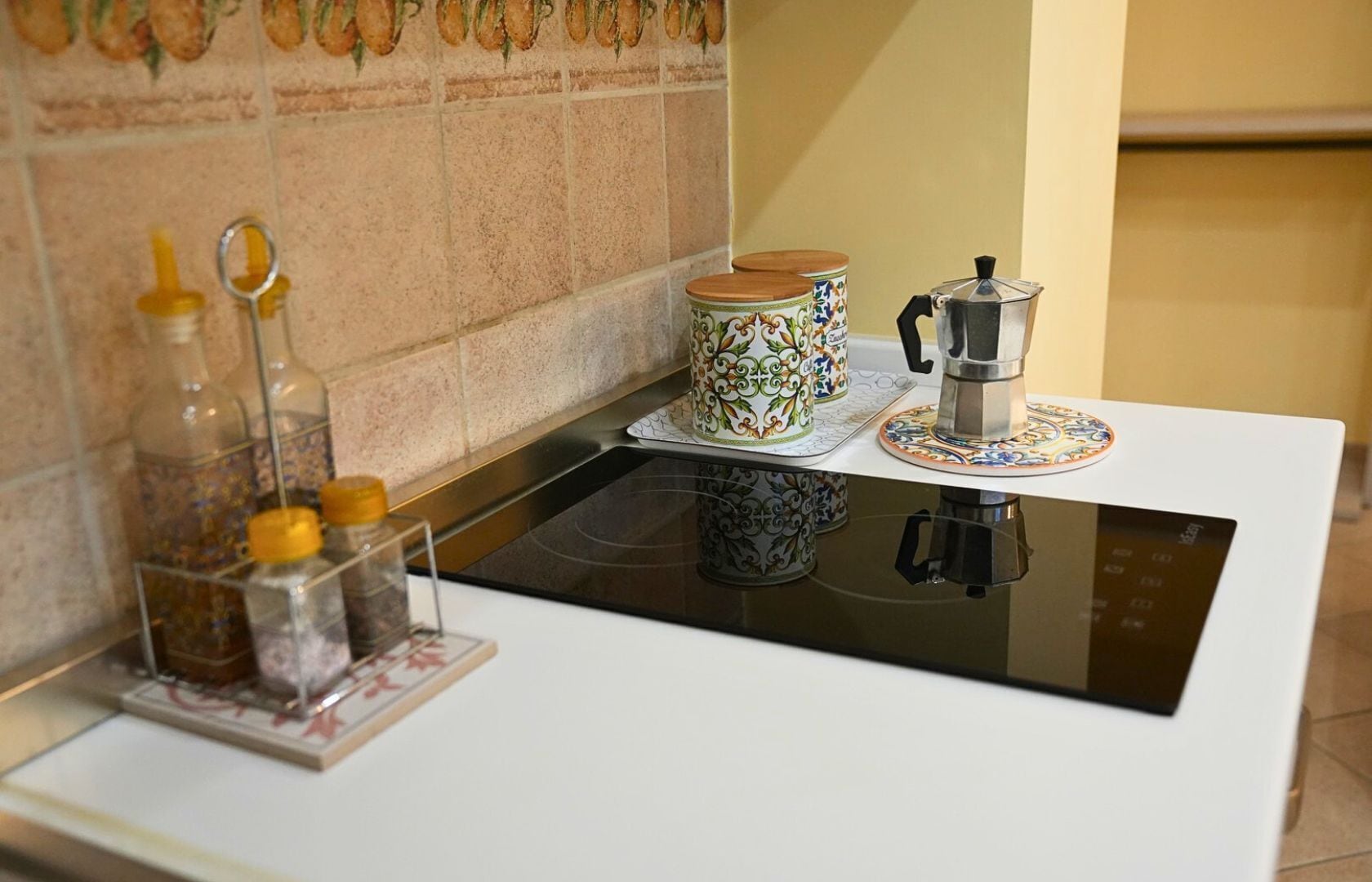 Studio | Private kitchen | Mini-fridge, stovetop, electric kettle, cookware/dishes/utensils