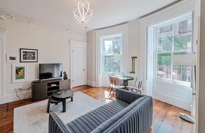 Smart TV - The Lantern on Beacon Hill (Boston)