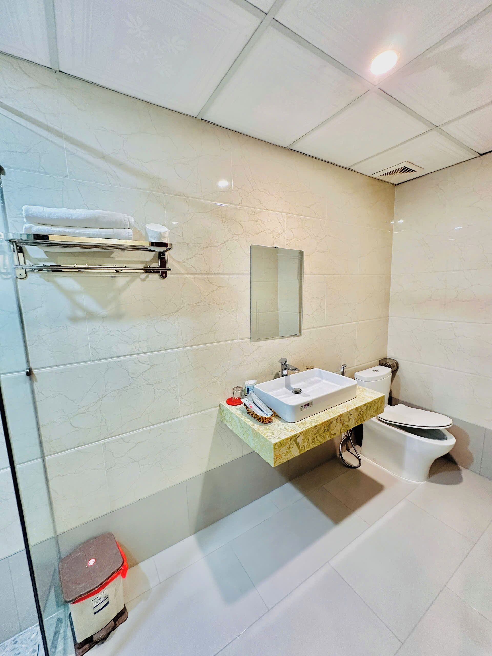 Standard Double Room | Bathroom