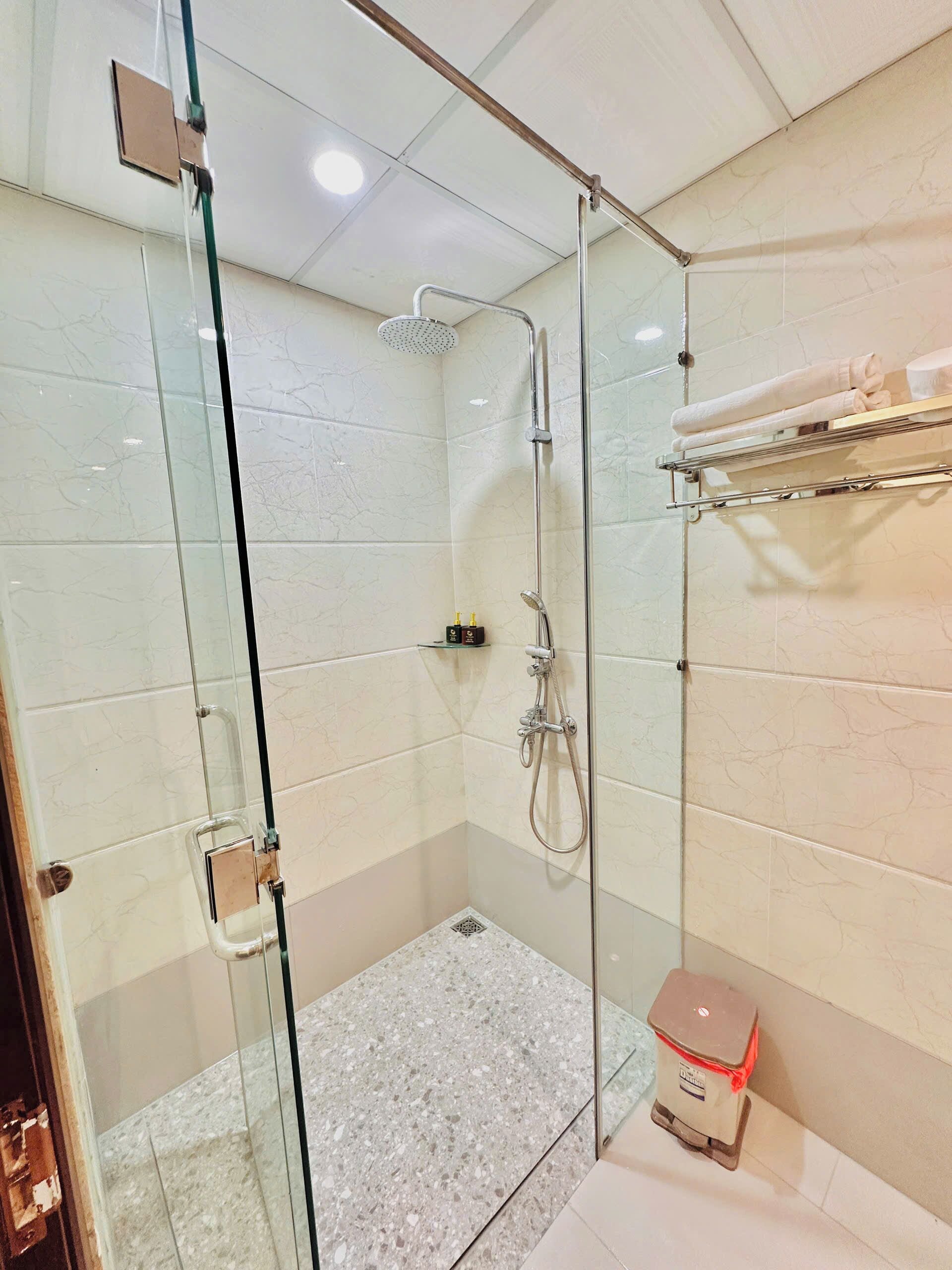 Standard Room | Bathroom | Shower, free toiletries, hair dryer, slippers