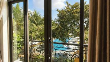 Junior Room | Premium bedding, Select Comfort beds, minibar, individually furnished