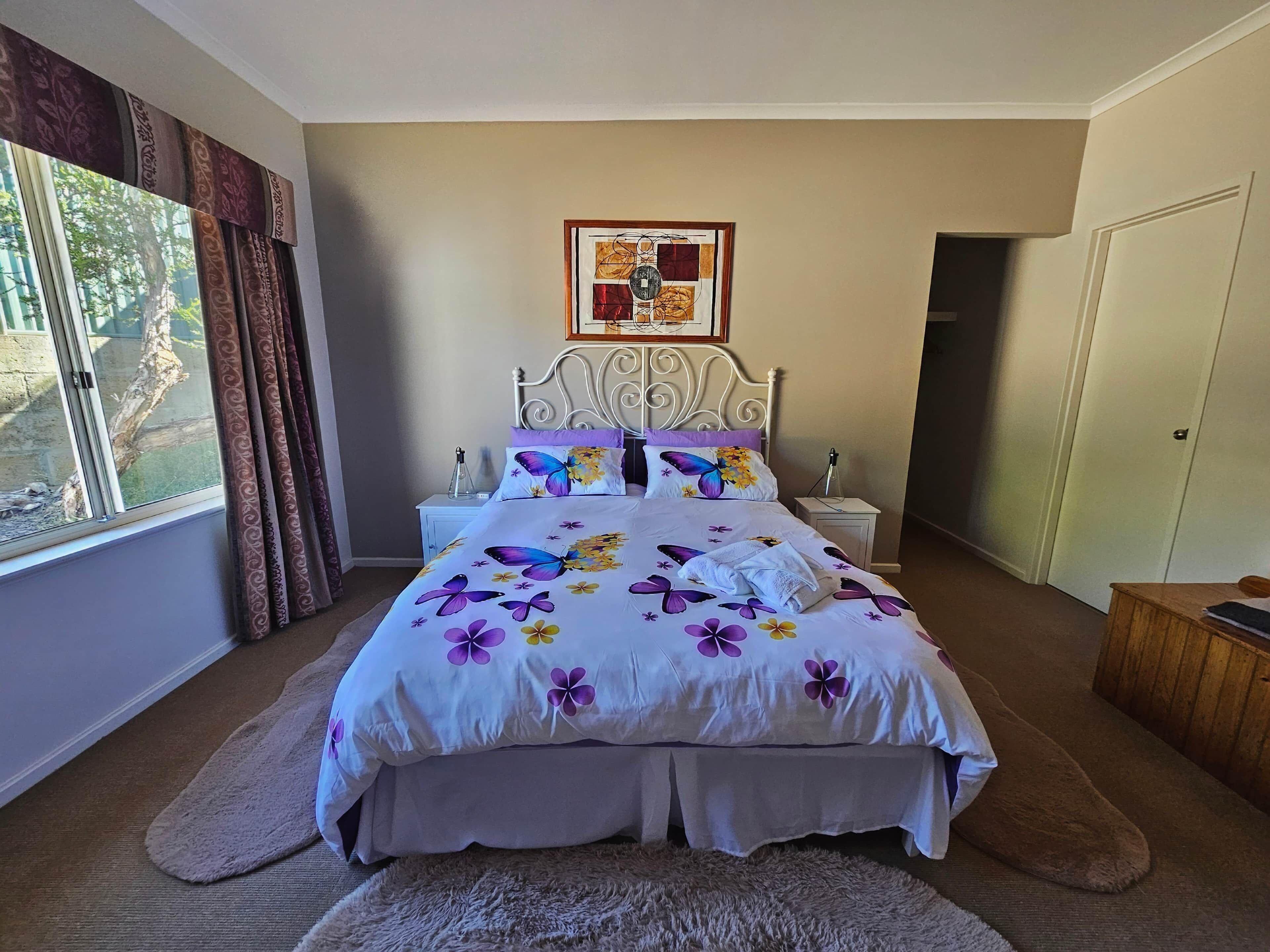 4 bedrooms, desk, iron/ironing board, free WiFi
