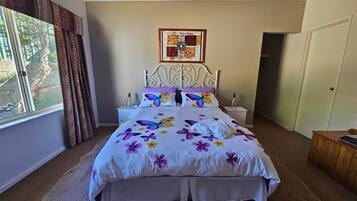 4 bedrooms, desk, iron/ironing board, free WiFi