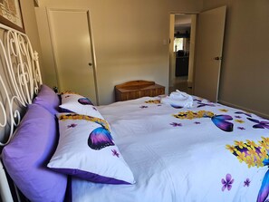 4 chambres, bureau, fer et planche à repasser, accès au Wi-Fi (inclus)