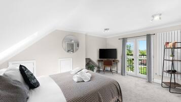 Family House, Patio | Bed sheets