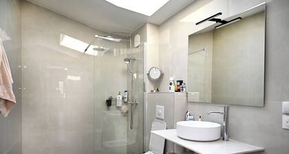 6-bedroom house with the swimming pool, jacuzzi and sauna