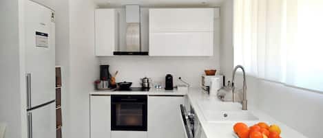 Micro-ondes, four, plaque de cuisson, lave-vaisselle