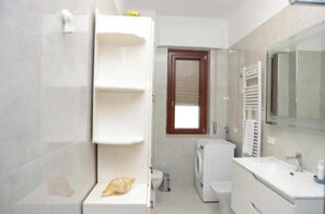 Bathroom - Vrbo Property (Vico Equense)