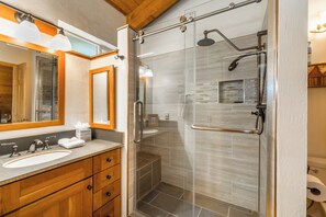 Shower, towels - Timberline Lodge_AC, Sauna, Shuffleboard (Truckee)