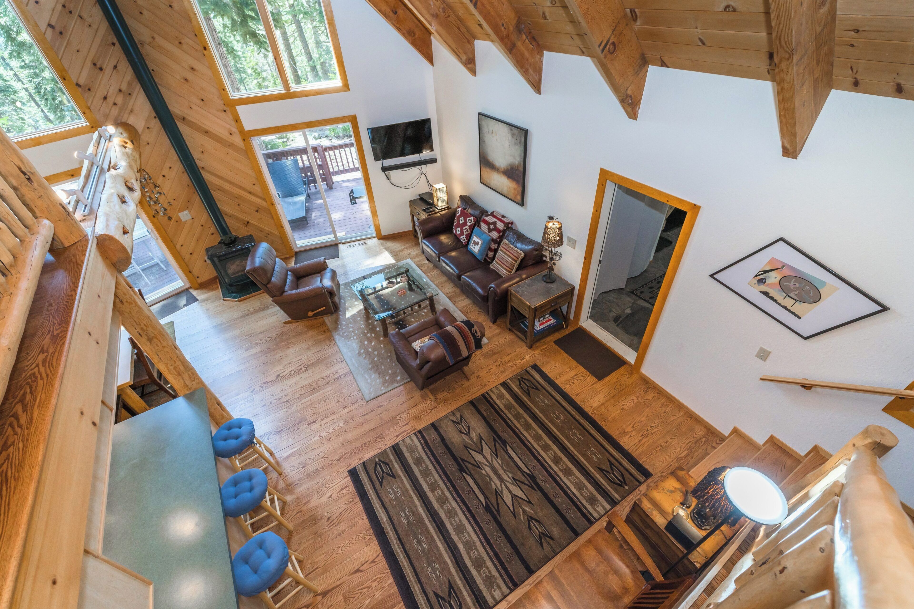 Smart TV, fireplace, stereo