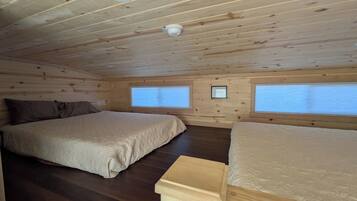 2 bedrooms, iron/ironing board, free WiFi