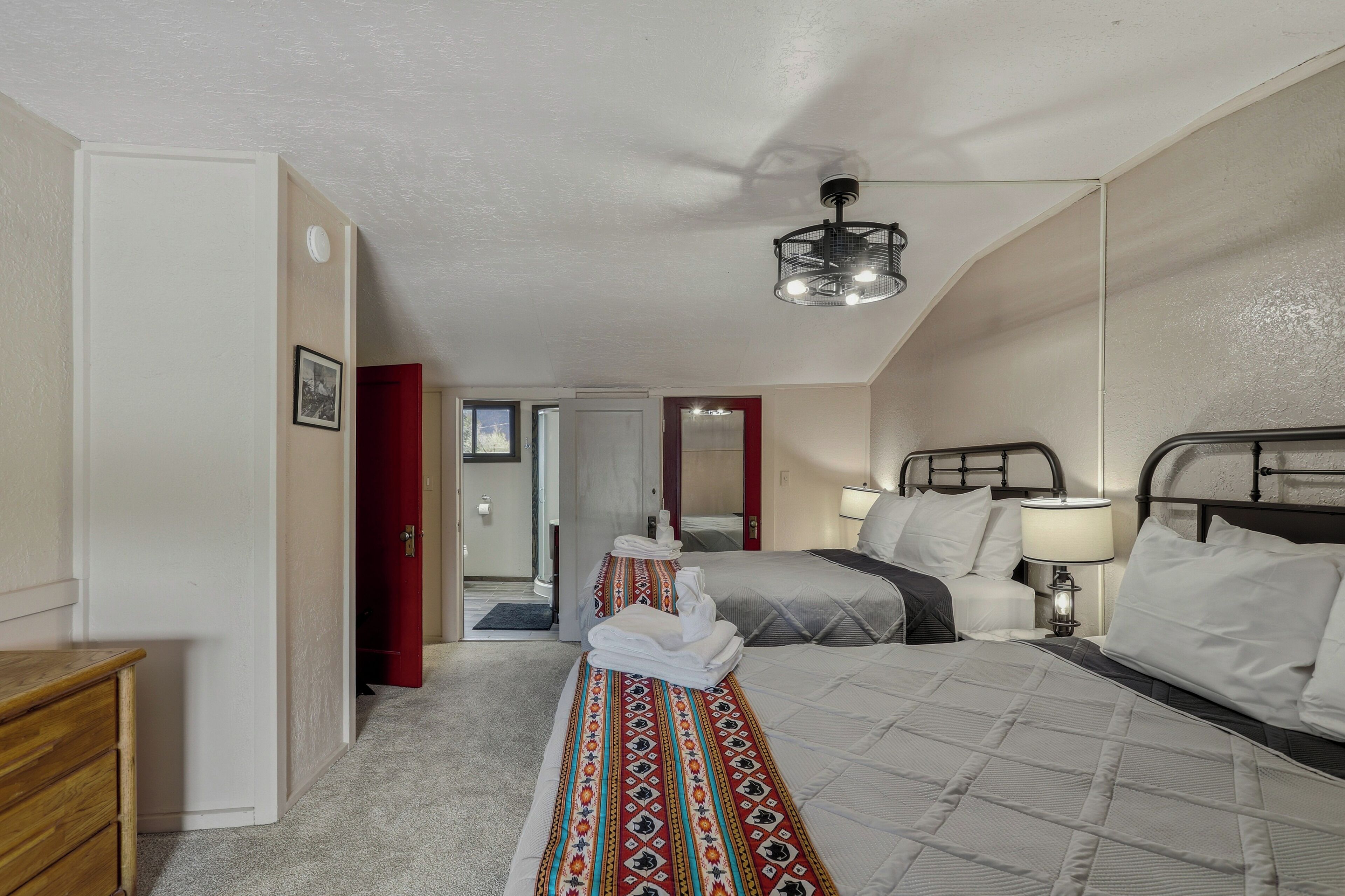 4 habitaciones, tabla de planchar con plancha y wifi gratis 