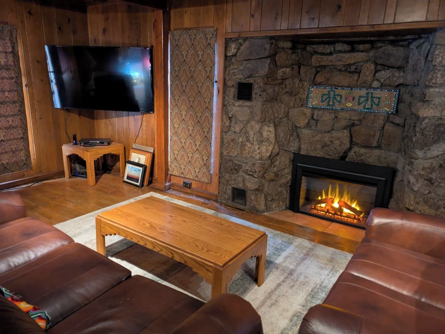 Televisión, chimenea
