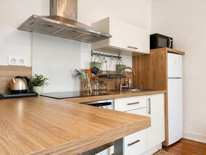 Refrigerador, microondas, horno, cafetera/tetera