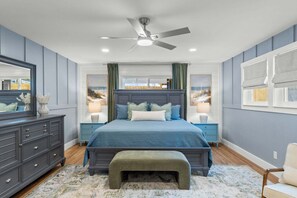 Free WiFi, bed sheets - Golden Hour Retreat | Pool, Golf Cart, Walk to Beach, 1 Mile to World Famous Tootsie's, Sleeps 14! (Panama City Beach)