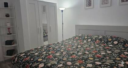 Amias Cozy Apartment-Kids friendly, top wifi and free parking