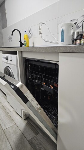 Amias Cozy Apartment-Kids friendly, top wifi and free parking