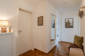 Interior - Hunter's Lodge Escape | Rustic Style I Nature Views (Gerolstein)