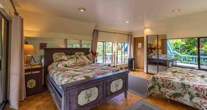 Garden Room Farm Stay in Haiku on Road to Hana