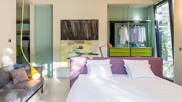 4 bedrooms, iron/ironing board, Internet, bed sheets
