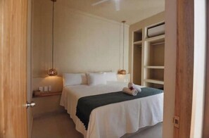 5 bedrooms, iron/ironing board, WiFi, bed sheets - House for 10: La Punta La Punta Starlink Jacuzzi Swimming Pool (La Barra de Colotepec)