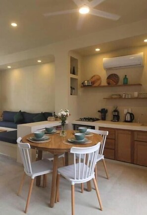 Dining - House for 10: La Punta La Punta Starlink Jacuzzi Swimming Pool (La Barra de Colotepec)