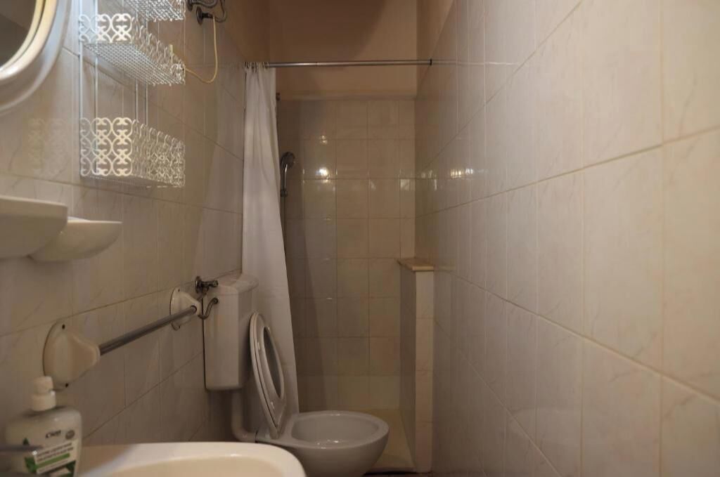 Shower, bidet, towels, soap