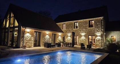 Chambre dâhĂŽtes « Le Relais Du Lavoir - La RĂ©marde » avec piscine, terrasse et Wi-Fi