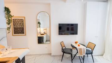Studio, uitzicht op binnenplaats | Dineren