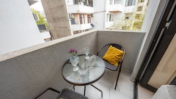 Studio, uitzicht op binnenplaats | Buiten dineren