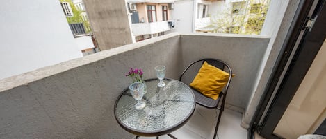 Studio, Courtyard View | Outdoor dining