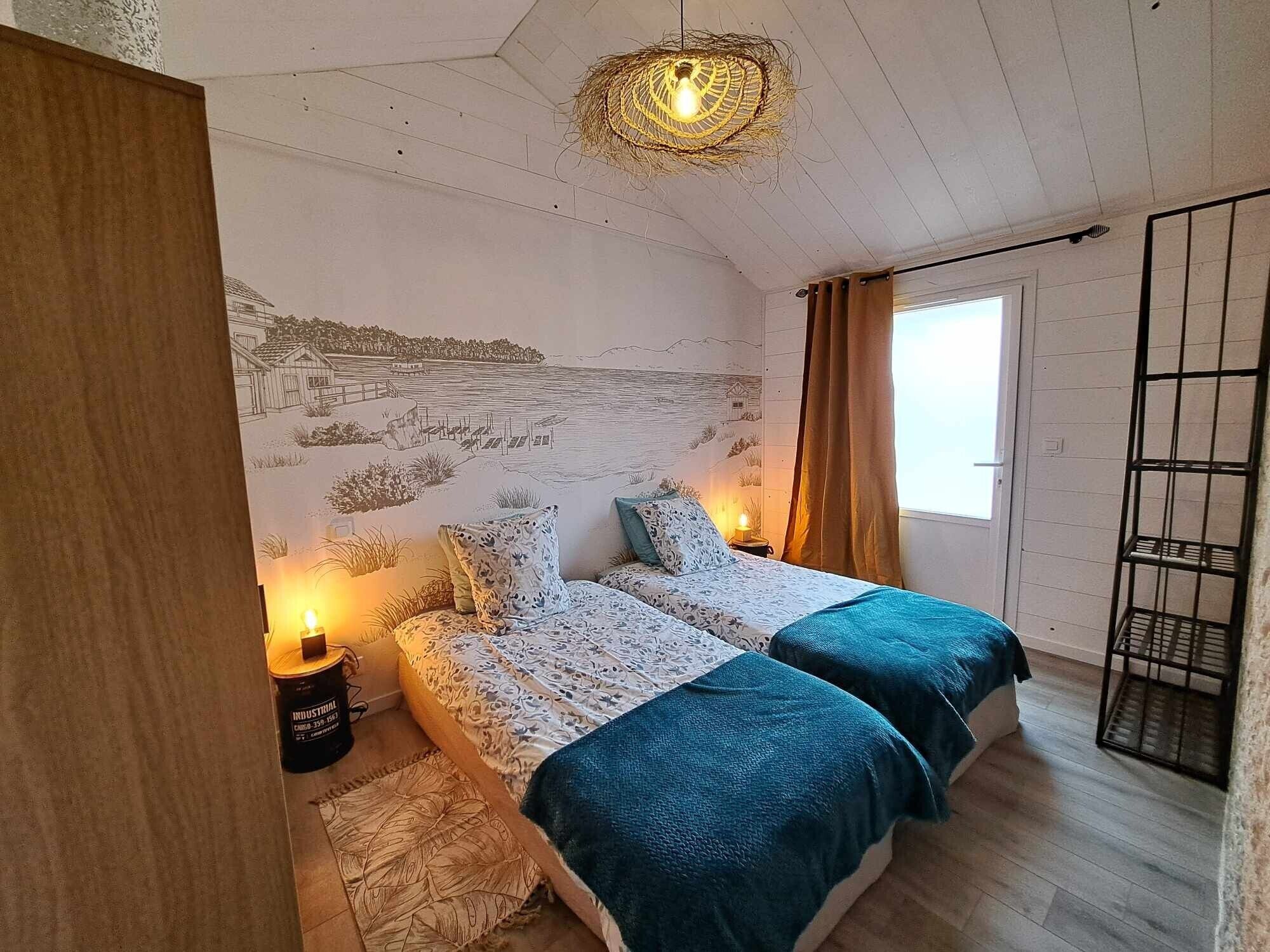 6 bedrooms, iron/ironing board, WiFi, bed sheets