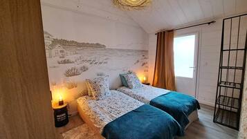 6 bedrooms, iron/ironing board, WiFi, bed sheets