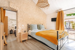 6 habitaciones, tabla de planchar con plancha, wifi y ropa de cama 