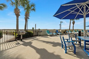 Outdoor dining - Phoenix VI 803 | Indoor & Outdoor Pools | Fitness Room | My Beach Getaways (Orange Beach)