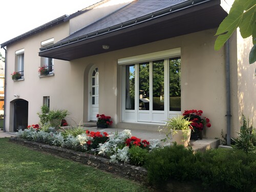 Bed and Breakfast 'Chambre Bleue' with Shared Terrace, Shared Garden and Wi-Fi