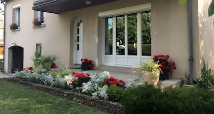 Bed and Breakfast 'Chambre Bleue' with Shared Terrace, Shared Garden and Wi-Fi