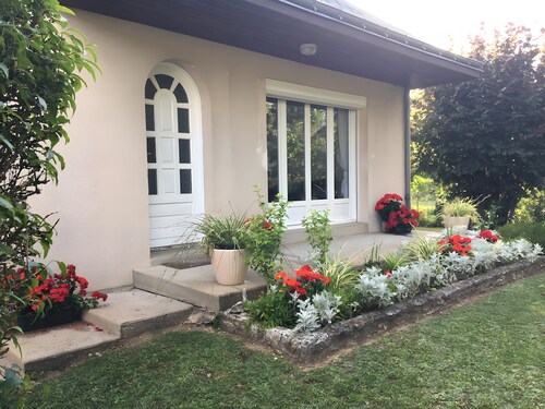 Bed and Breakfast 'Chambre Bleue' with Shared Terrace, Shared Garden and Wi-Fi