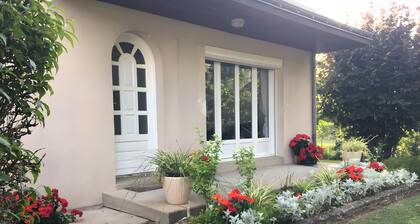 Bed and Breakfast 'Chambre Bleue' with Shared Terrace, Shared Garden and Wi-Fi