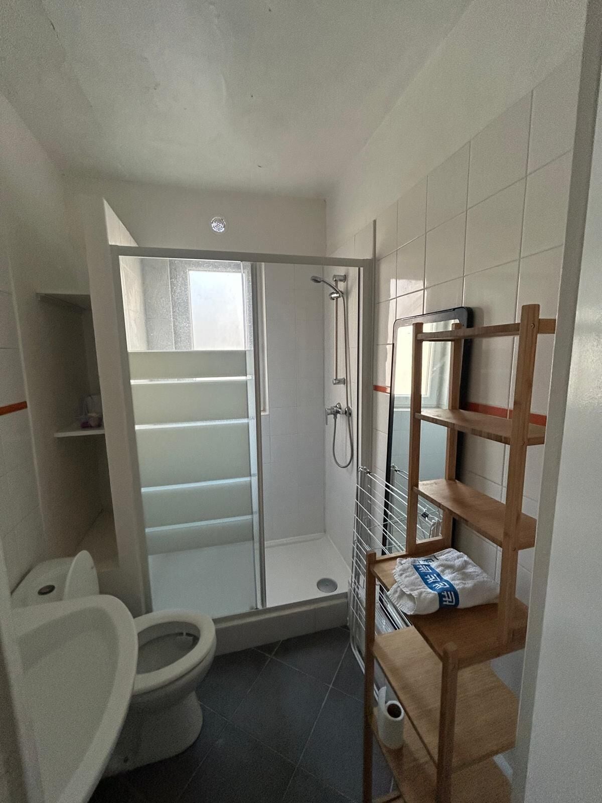 Hårføner, håndklær, såpe og toalettpapir