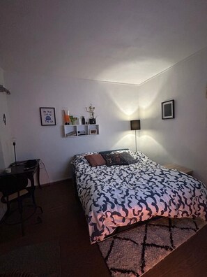 Room - Vrbo Property (Paris)