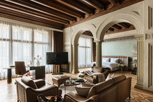 Arcade Suite | Living room | 65-inch Smart TV with cable channels