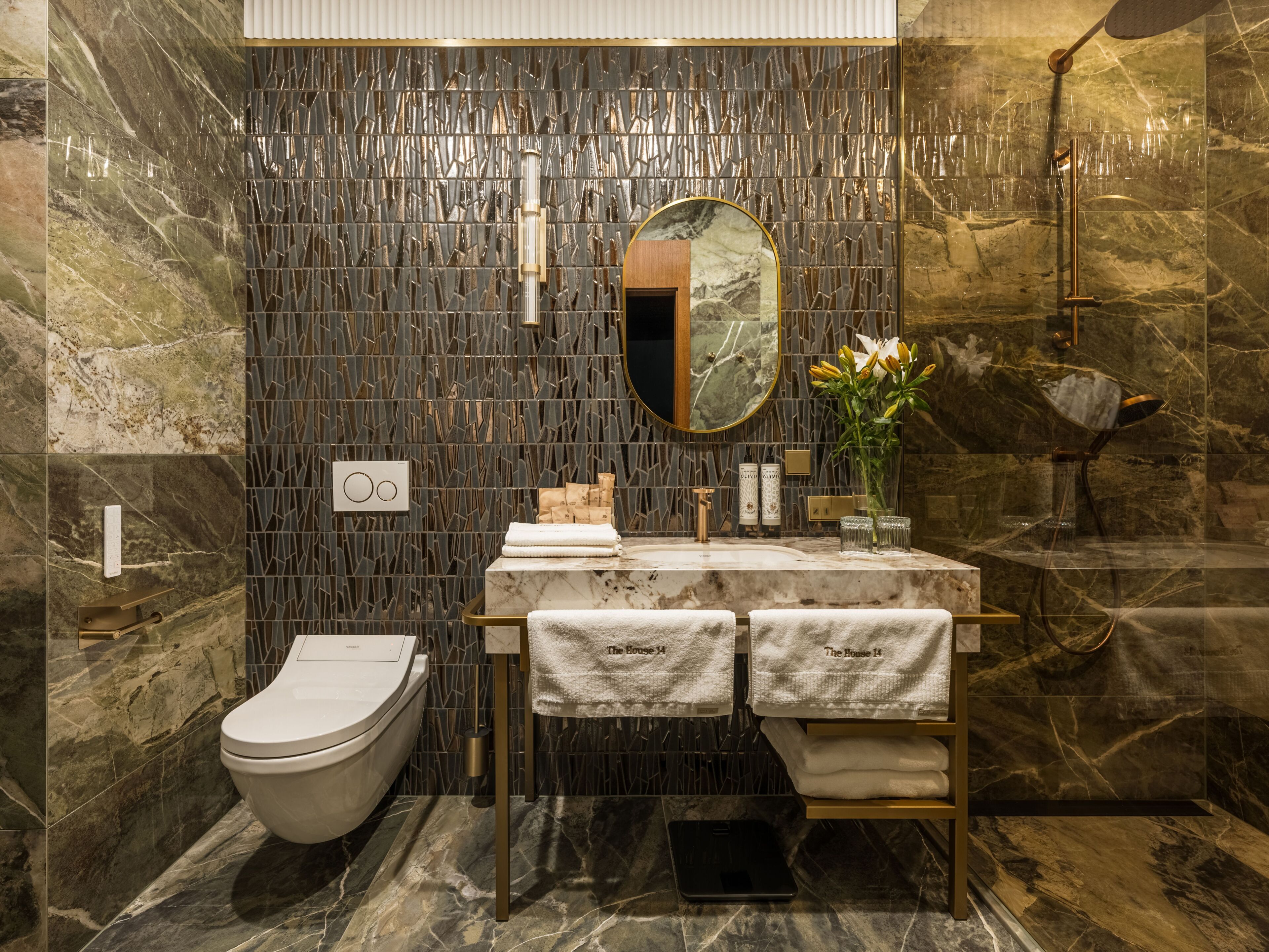 Junior Suite with Courtyard View | Bathroom | Hair dryer, bathrobes, slippers, bidet