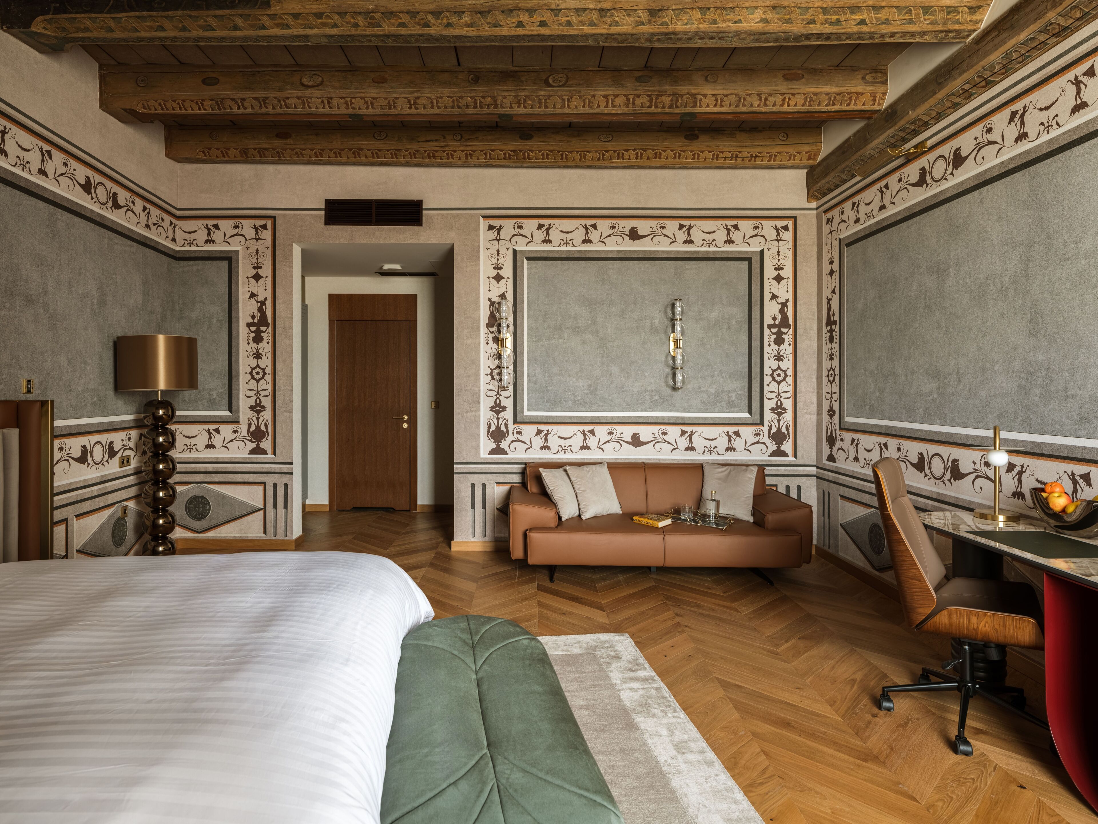 Junior Suite with Courtyard View