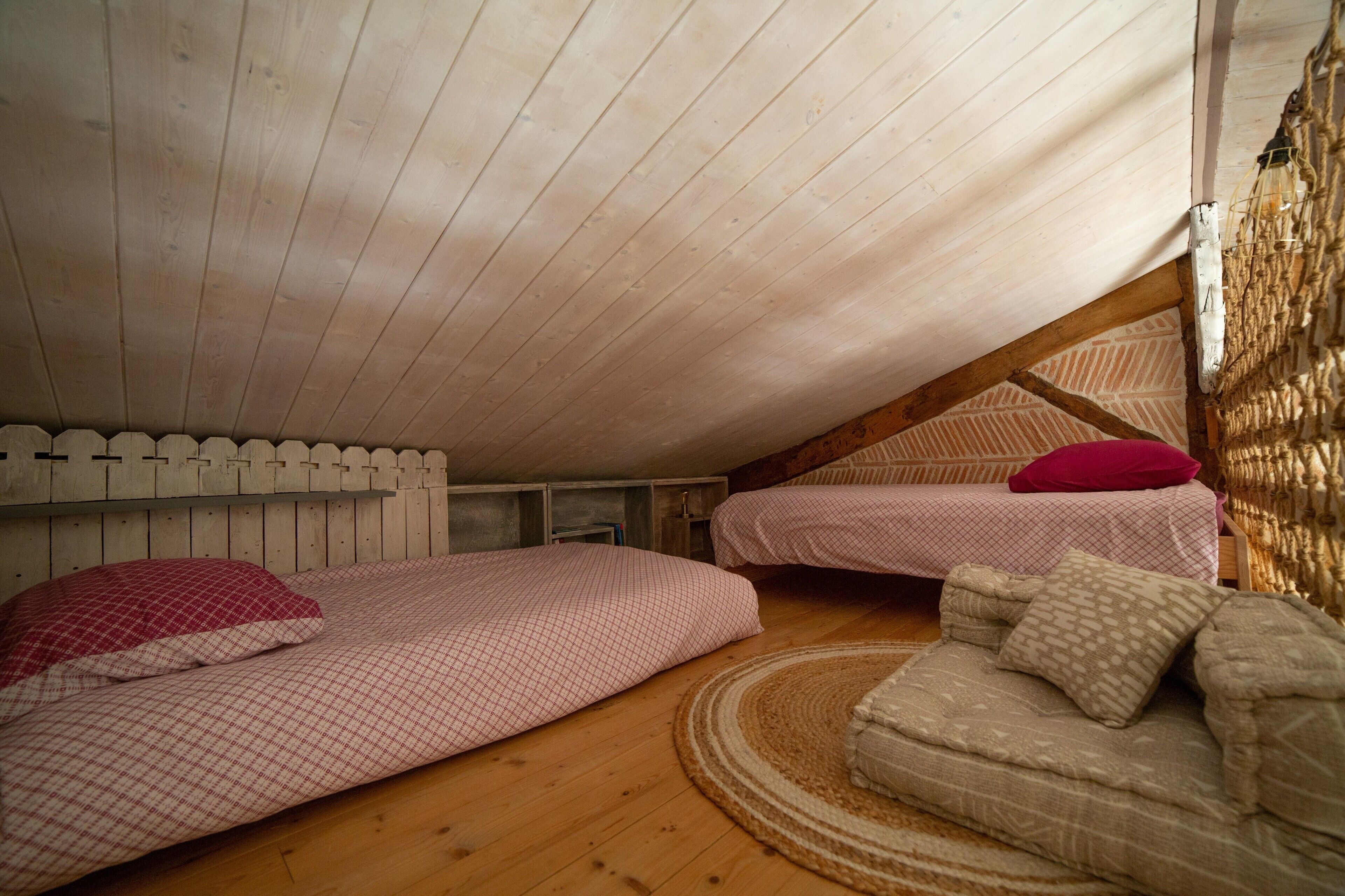 1 slaapkamer, een strijkplank/strijkijzer, wifi, beddengoed