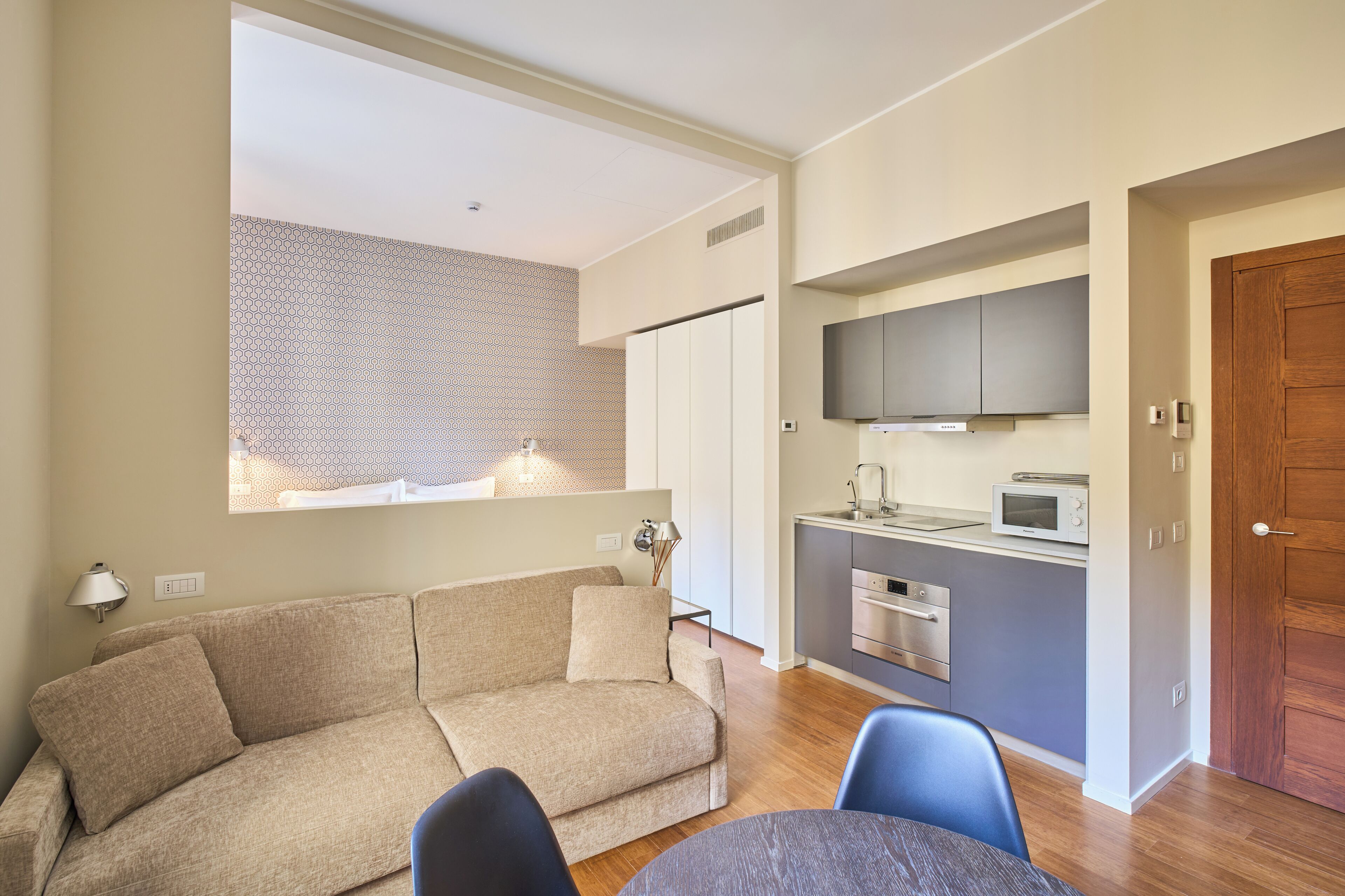 Studio | In-room safe, desk, laptop workspace, blackout drapes