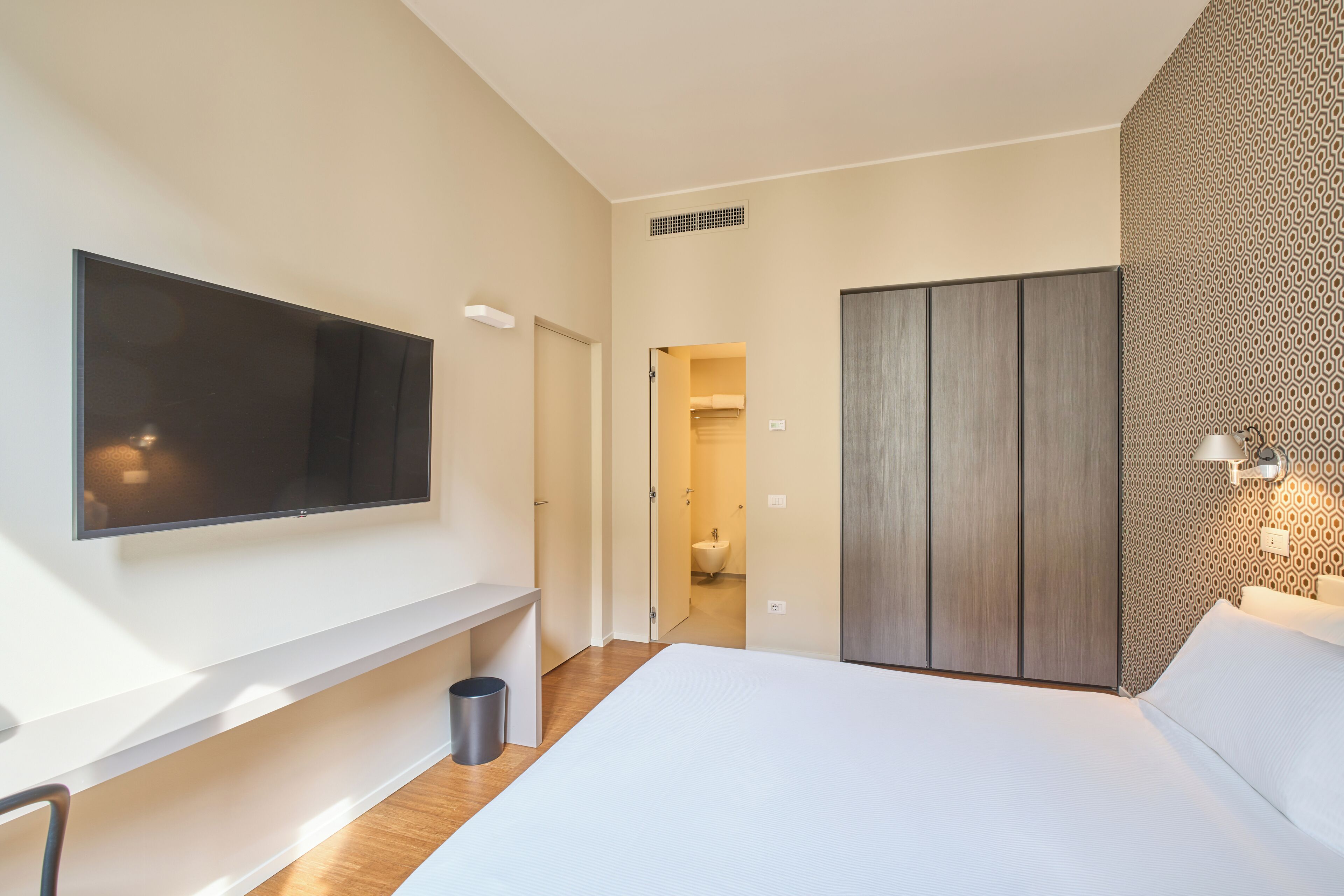 Superior-Apartment | Zimmersafe, Schreibtisch, laptopgeeigneter Arbeitsplatz