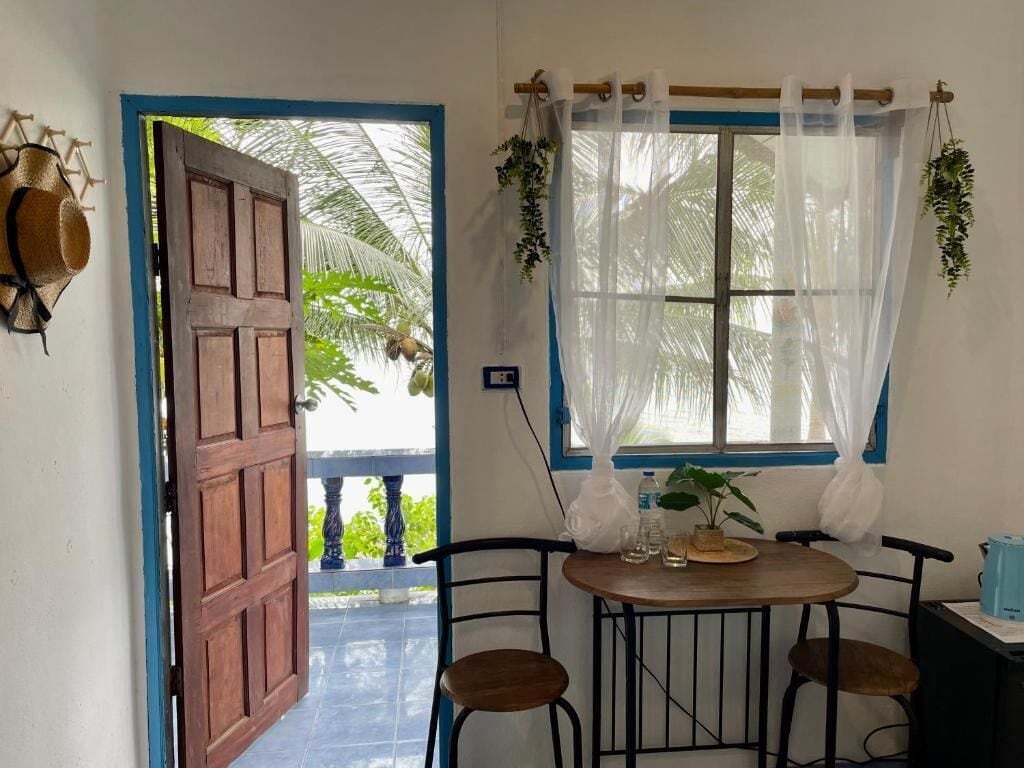 Classic Bungalow | Dining